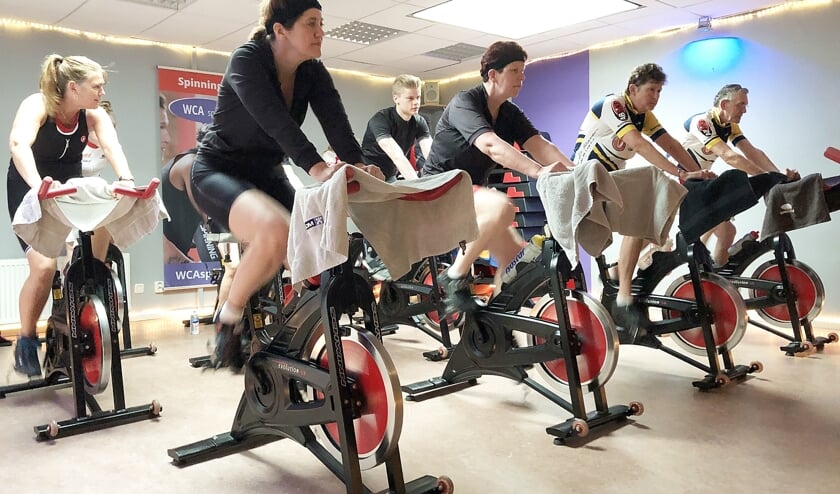 • Spinninglessen bij WCA Sport in Ameide, toen het nog binnen kon.