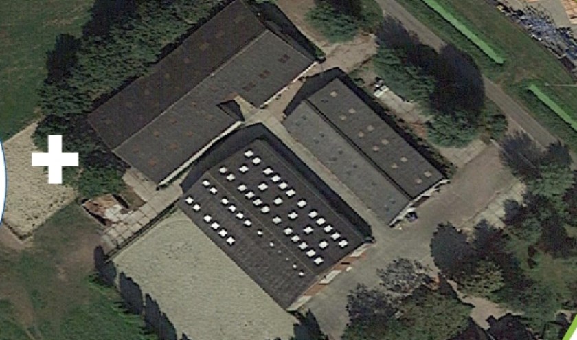 • Dit dak komt vol te liggen met zonnepanelen.