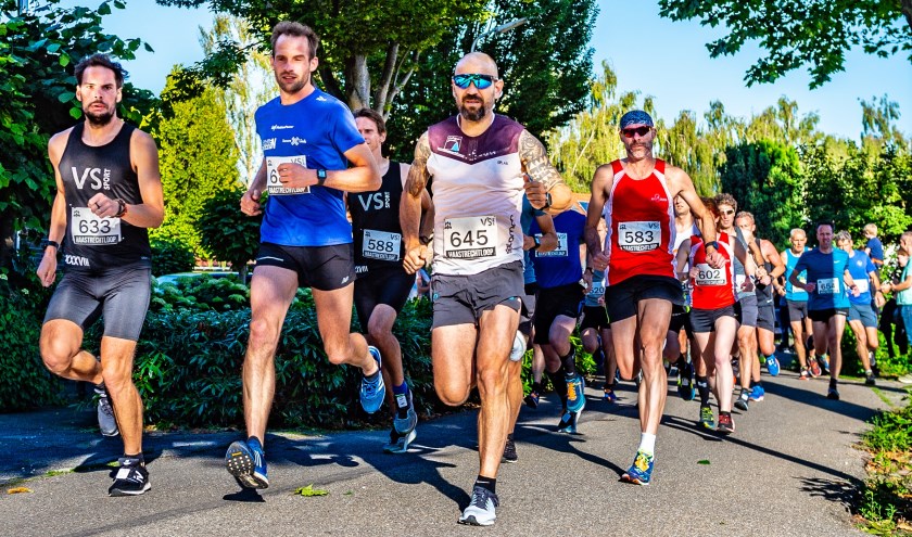De start van de 10 kilometer van de Haastrechtloop 2019.