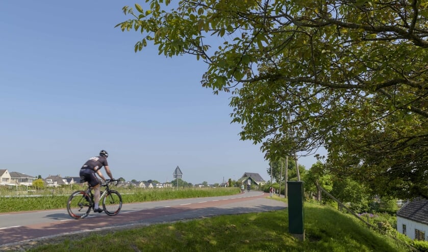 • De IJsseldijk bij Ouderkerk aan den IJssel.