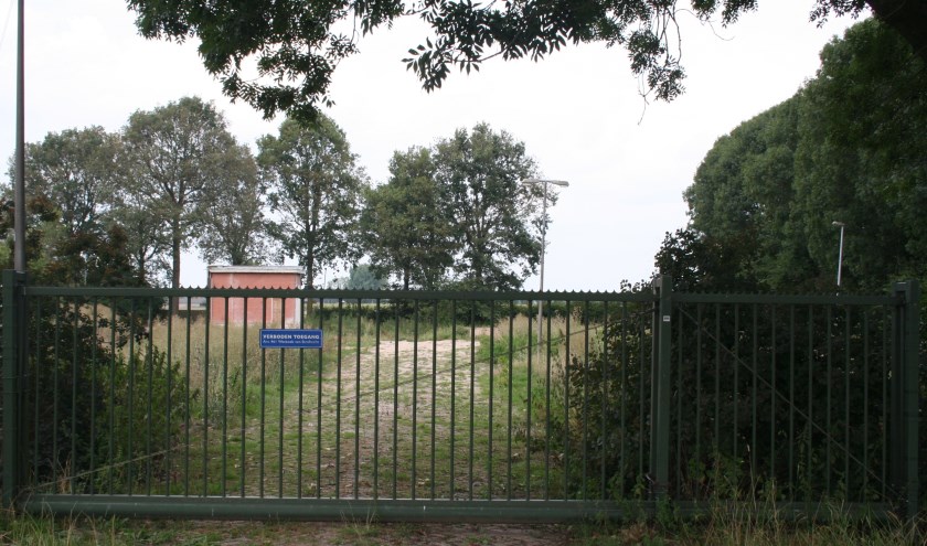 • De locatie aan de Broekgraaf waar defensie de toren wil plaatsen.