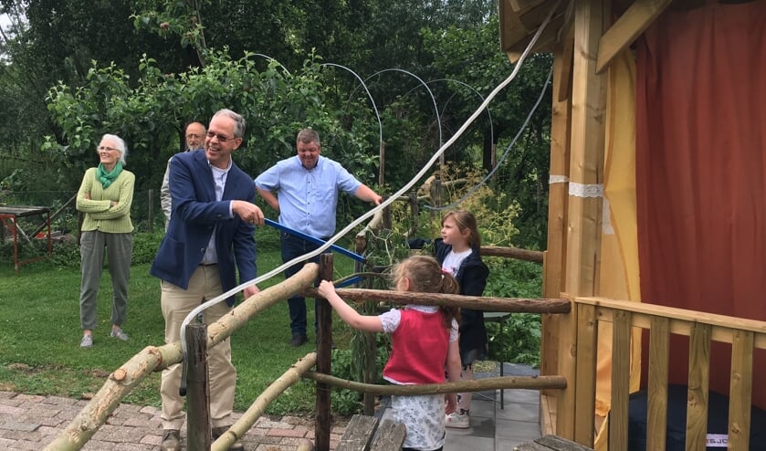 • Kees de Bruin verricht de opening van de Kombij.