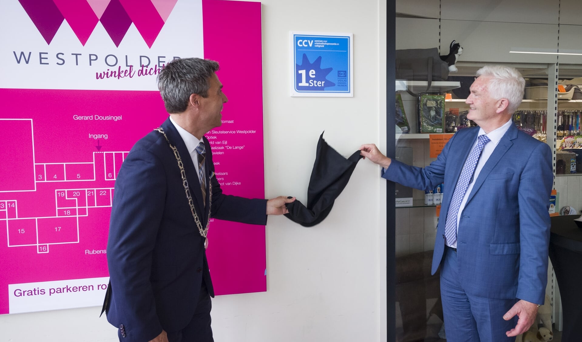 • De onthulling van de KVO-ster in winkelcentrum Westpolder.