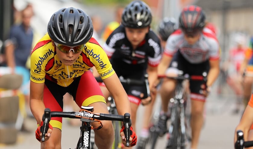 • Thuisrijder Daan Hartog in actie in de Ronde van Giessenburg 2018.