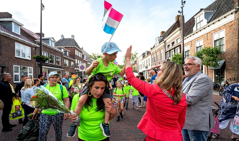 De veertigste avondvierdaagse had een zonnige laatste dag.