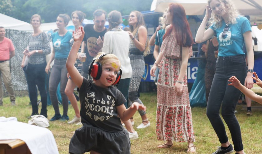 • Music in The Backyard begint zaterdag 22 juni om 15:00 uur in De Kindertuin. Ook voor kinderen is er van alles te doen.