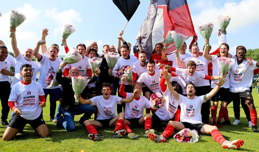 • Nacompetitiefinale De Zwerver-SV Meerkerk (2-2, DZ wint na strafschoppen)
