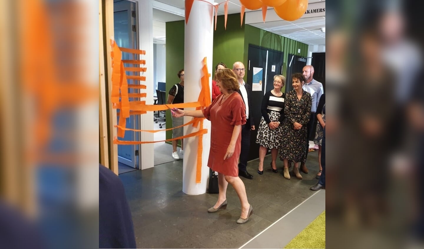 Openingshandeling Oranje Servicebalie Stadhuiscampus