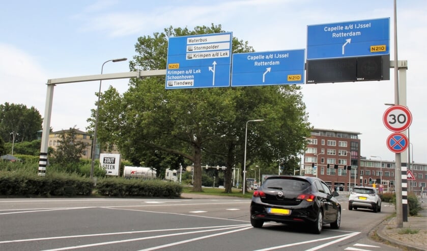 • Het wegdeel van de Nieuwe Tiendweg dat wordt opengebroken voor de nieuwe duiker.