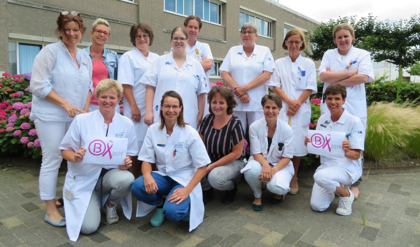 Het team van het Beatrixziekenhuis is trots dat ze het roze lintje weer hebben behaald.