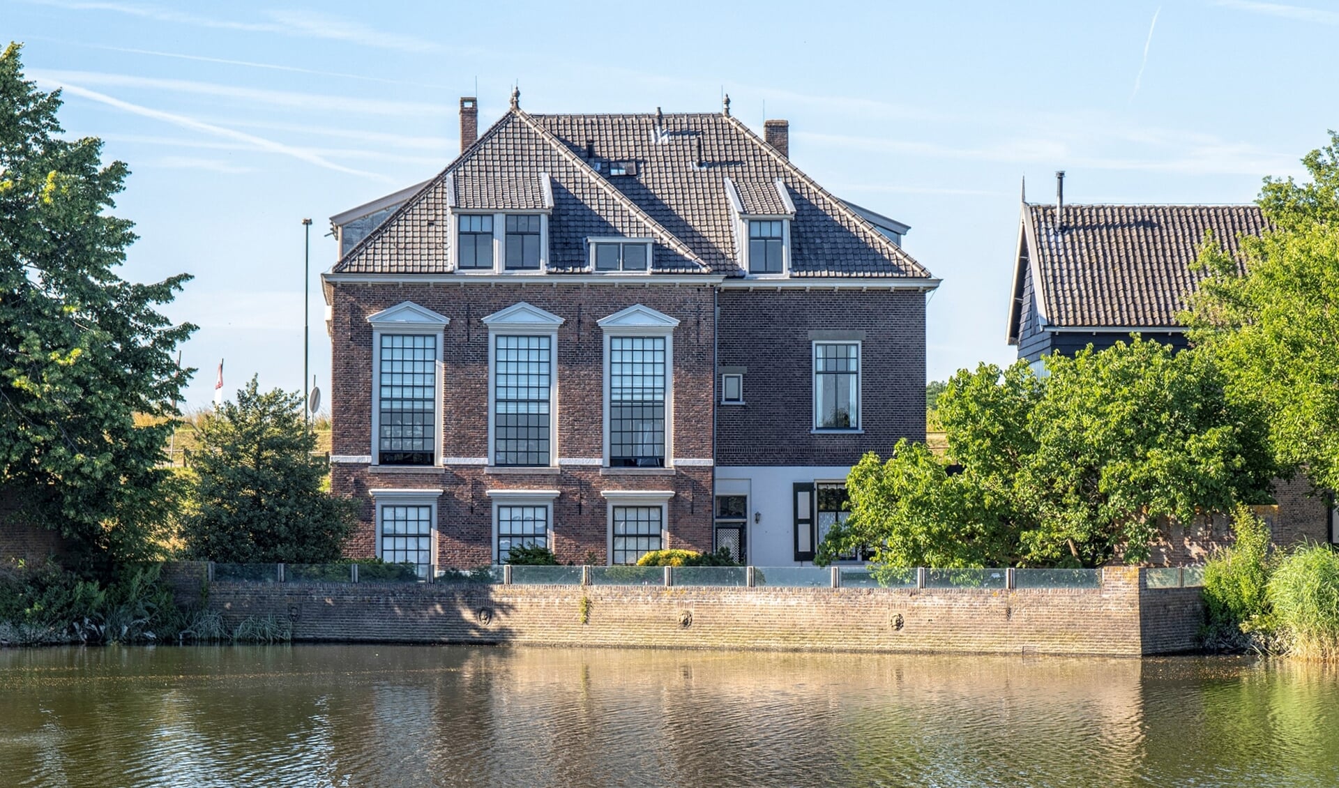 • Het voormalige Waardhuis in Kinderdijk.