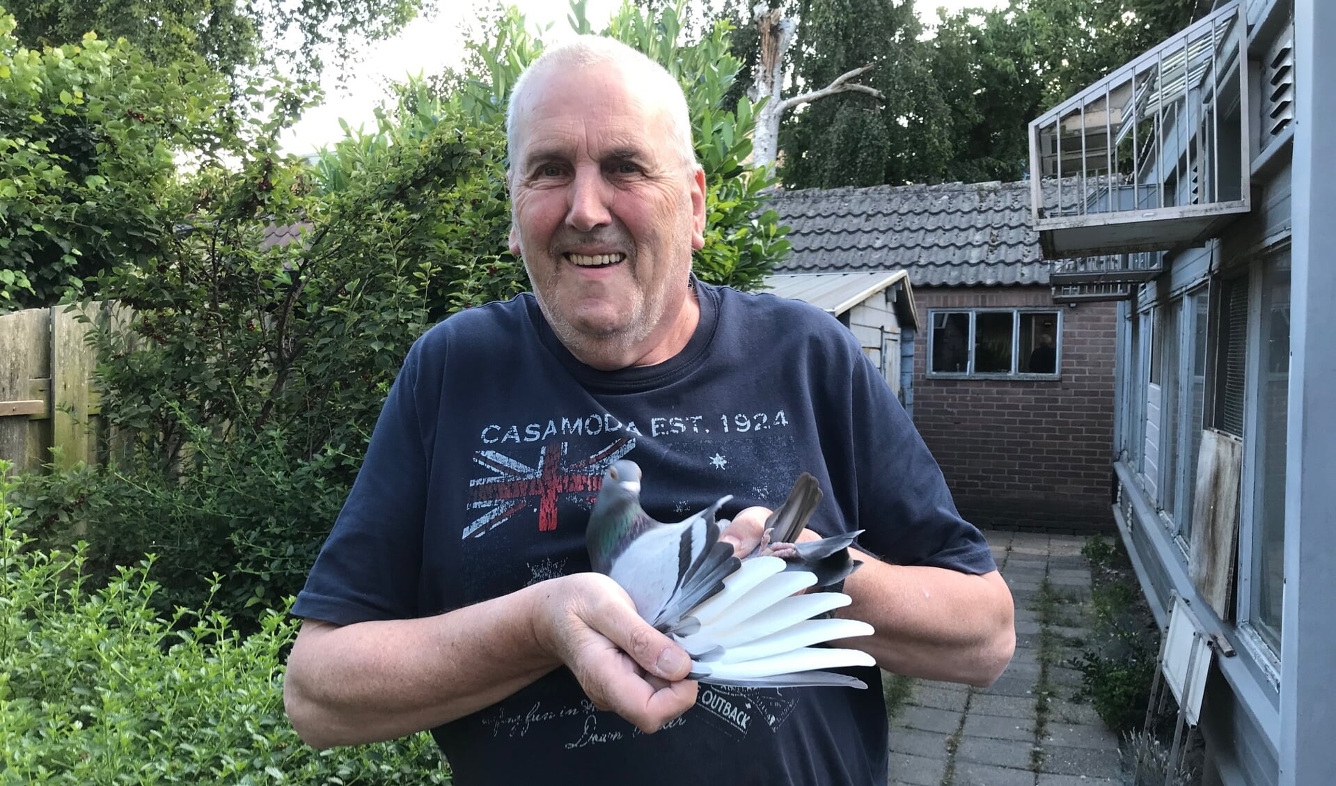 Met Centraal Hok 42 blijft Henk van Wijnen verbonden met zijn dierbare duiven.