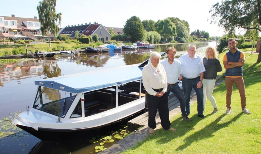 • De betrokkenen bij de Gondelvaart, met v.l.n.r. Arie den Boer, Ap Kremer, Jan van Steenis, Ilse van der Plas en Ilim Akcay.