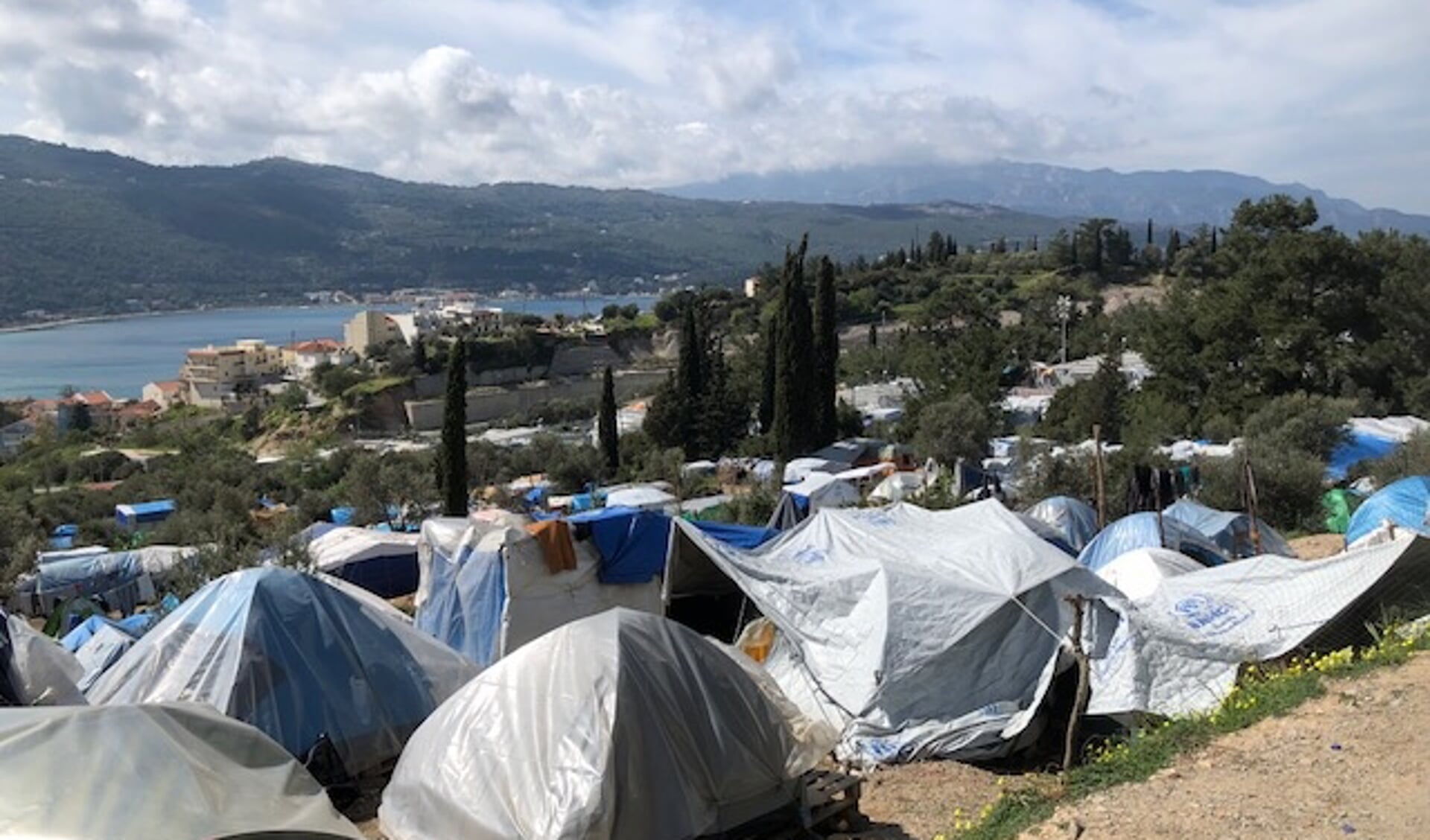 • Een tentenkamp op Samos.