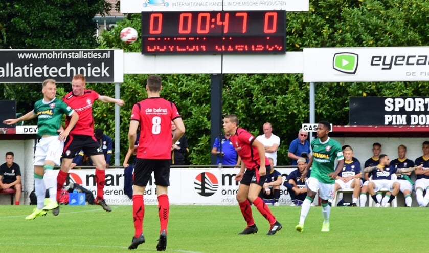 • DCV in het jubileumduel tegen FC Dordrecht.