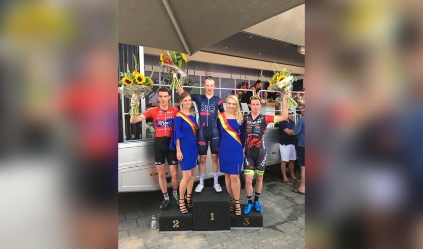• Jesper Rasch ging er bij de elitekoers met de winst vandoor.