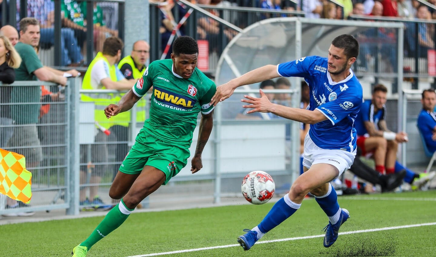 • FC Den Bosch-FC Dordrecht eindigde in Zaltbommel in 0-1.