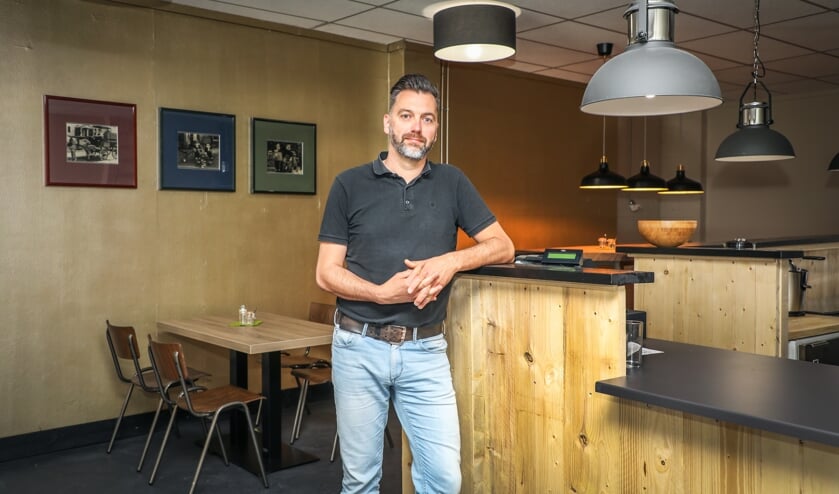 • Marco van den Hoven in zijn zaak, die zaterdag de deuren opent.