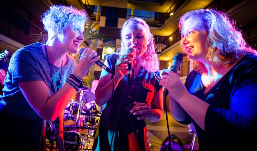 • Marijke, Marsja en Kim: "Het publiek staat met onze live band binnen no time te dansen."