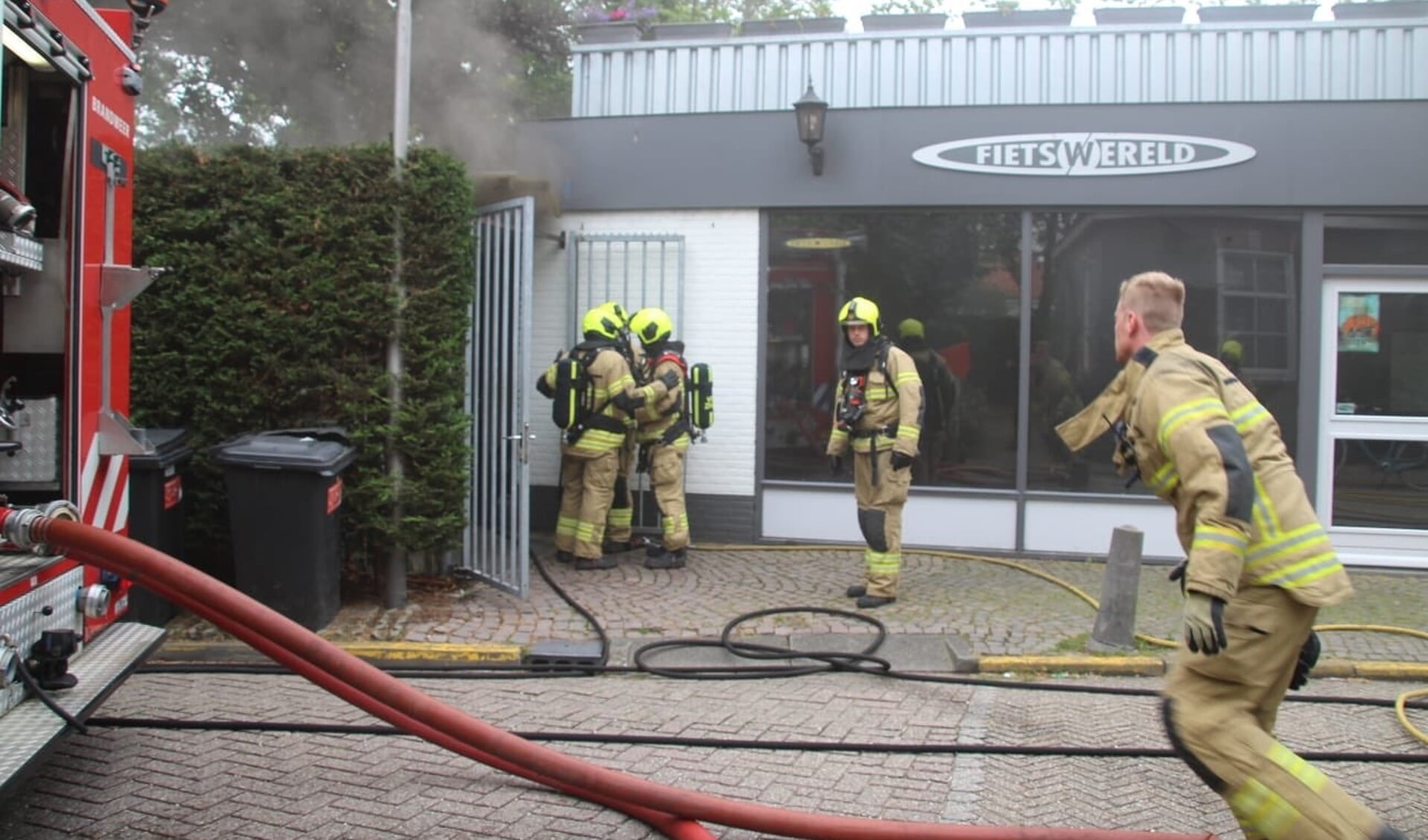 • Brand bij Fietswereld Dekker in Schelluinen.
