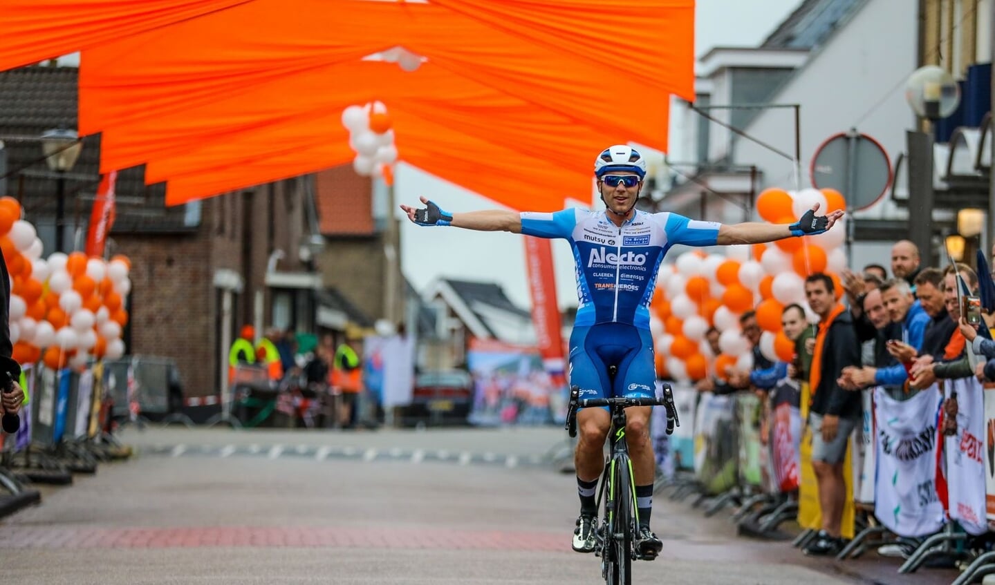 • Op Coen Vermeltfoort stond geen maat in de Ronde van Giessenburg 2019.