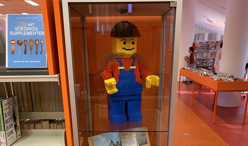 De Legofreaks Leerdam hebben vier vitrines gevuld met bouwsels van lego.