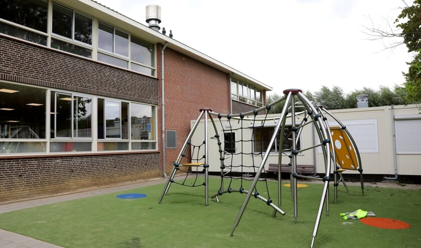 • Het noodlokaal bij de School met de Bijbel in Bleskensgraaf.