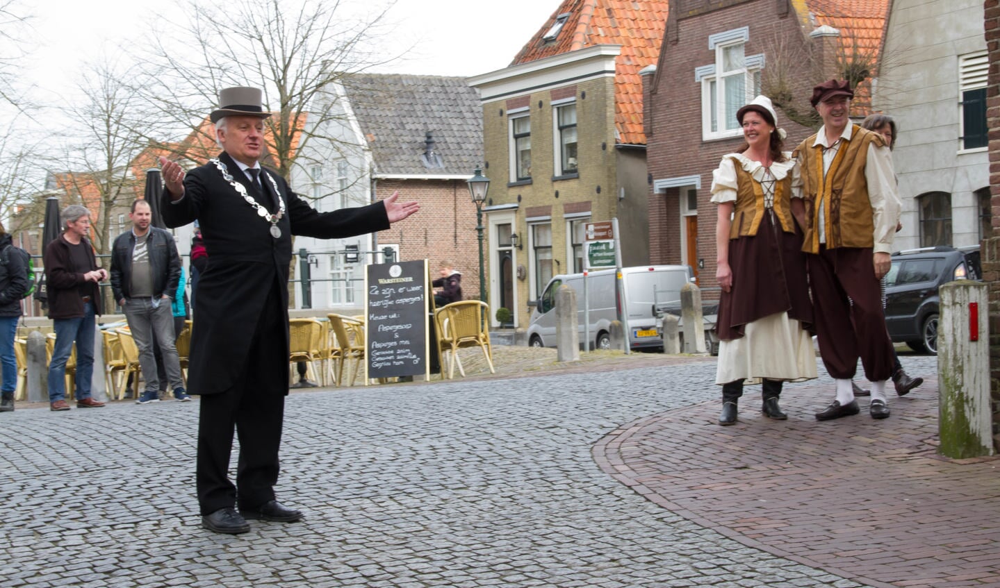 Archieffoto. Burgemeester Dirk van der Borg in Nieuwpoort, tijdens een historisch evenement in 2016.
