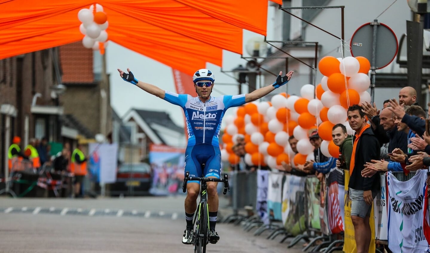 • Op Coen Vermeltfoort stond geen maat in de Ronde van Giessenburg 2019.