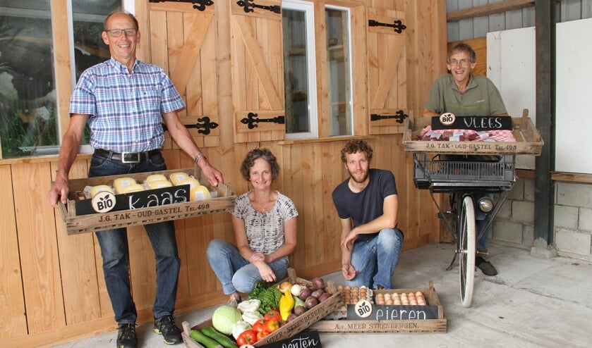 • Vlnr: Kees, Jeanette, René en Bas leveren direct van het land aan de klant.