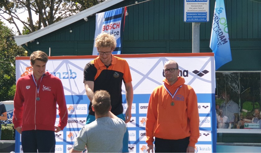 Pieter Pijnenburg op de hoogste trede van het podium.