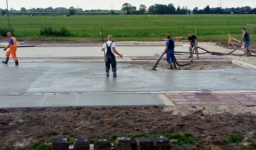 • De werkzaamheden aan de padelbaan.