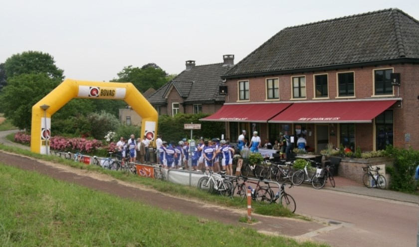 • Het vertrek is vanaf Het Dijkhuis in Ophemert.