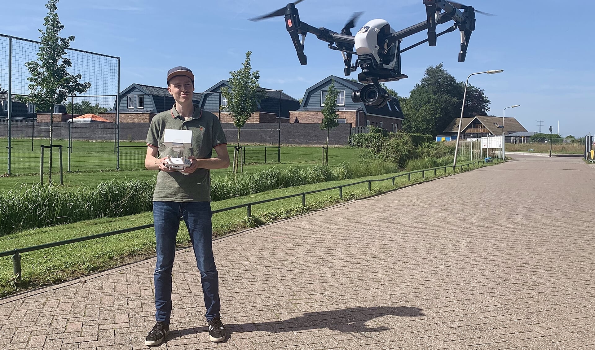 • Robin Lommerde in actie met een drone-camera.
