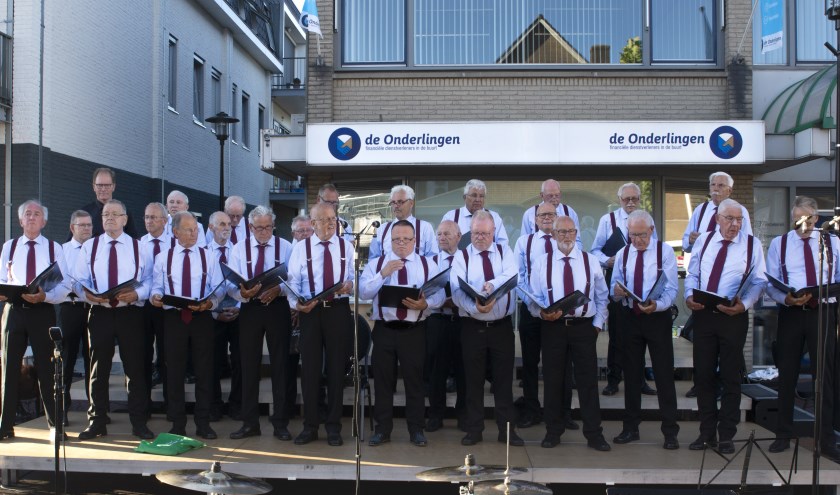 • Zanglust tijdens het Zomeravondconcert.