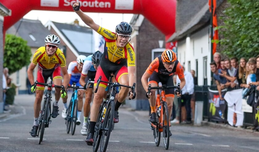 <p>• Remco Schouten als winnaar van de Ronde van Noordeloos in 2019.</p>