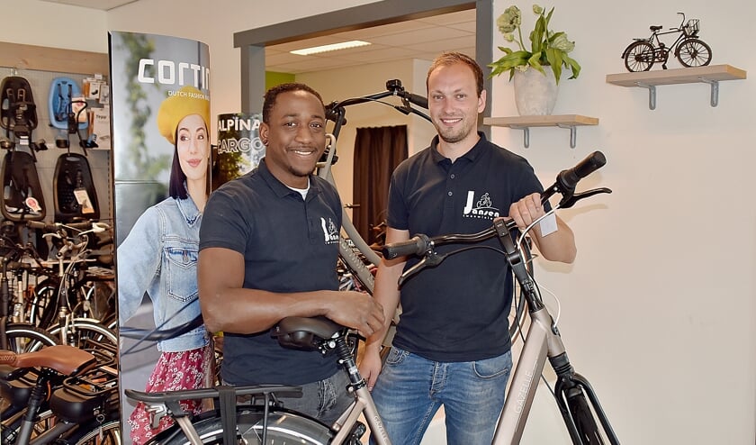 • Juny en Jeroen hebben het vooral druk in de werkplaats.