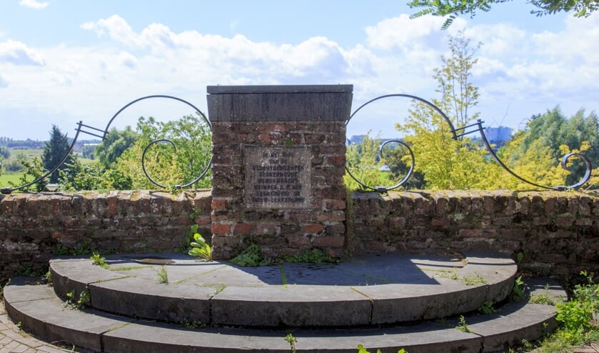 • Het betreffende monument in Rhenen.