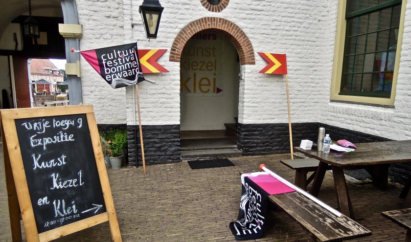 • De overzichtstentoonstelling is in Kasteel Ammersoyen.