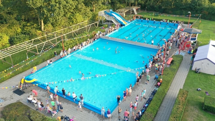 • Archieffoto van zwembad Bijtelskil in Sleeuwijk.