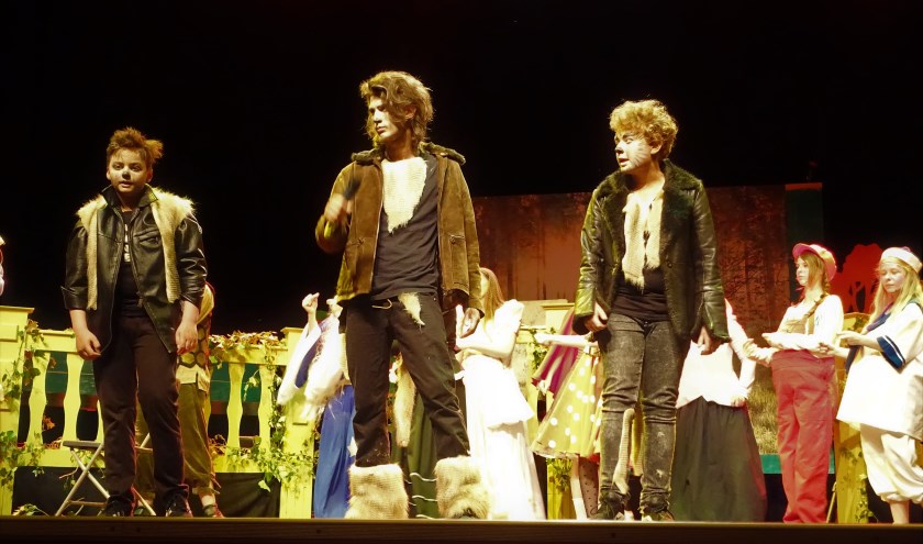 • De All Round Theatergroep speelde afgelopen juni De Big Bad Musical. De 18-plussers uit deze groep zijn doorgestroomd naar de nieuwe groep Theater Opmaat.