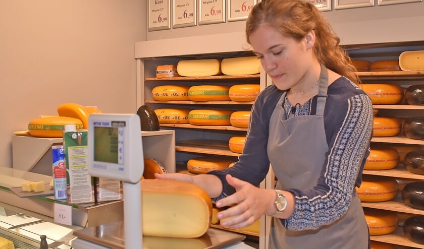 • Jeanet Slingerland is een van de medewerksters van De Kaasstolp.