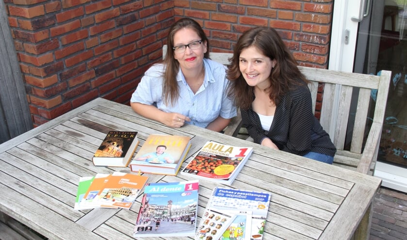 • Lotje (l) en Annemart zijn klaar voor het nieuwe seizoen.
