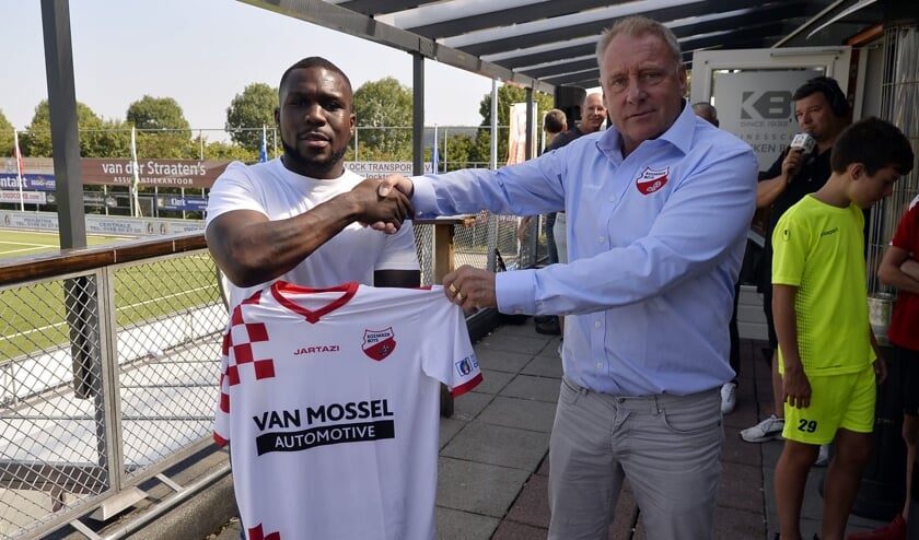 <p>• Royston Drenthe.</p>