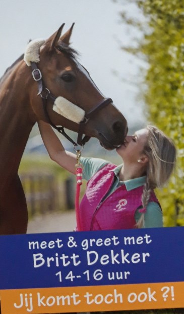 Britt Dekker komt 24 augustus naar Ammerzoden.