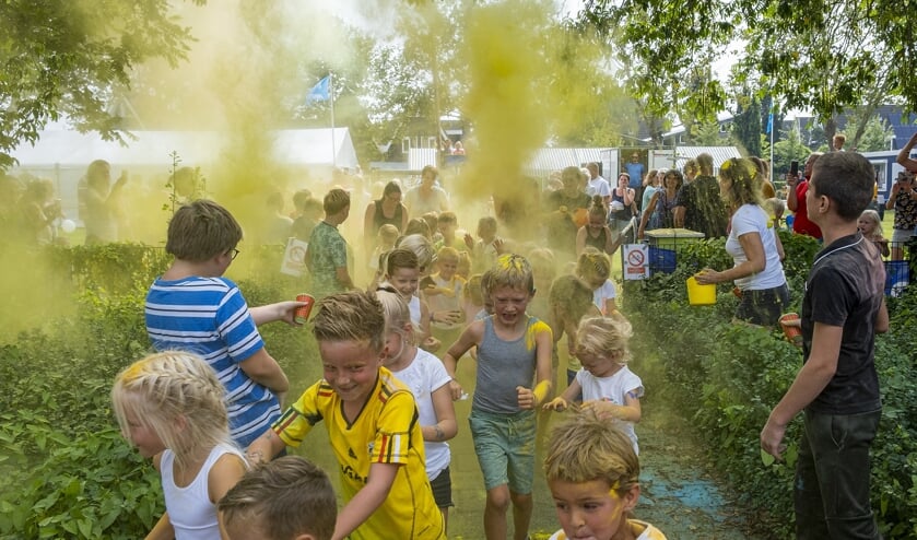 • Colorrun tijdens de speelweek in Ouderkerk.