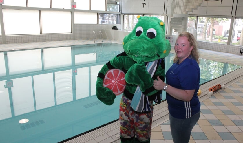 • Tessa samen met mascotte Sprinter, die tijdens de vierdaagse regelmatig zijn opwachting maakt.