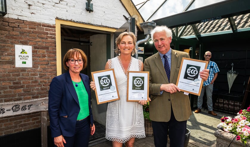 • Nathalie en Frans van Verschuer tijdens de heropening van De Stapelbakker vorig jaar.