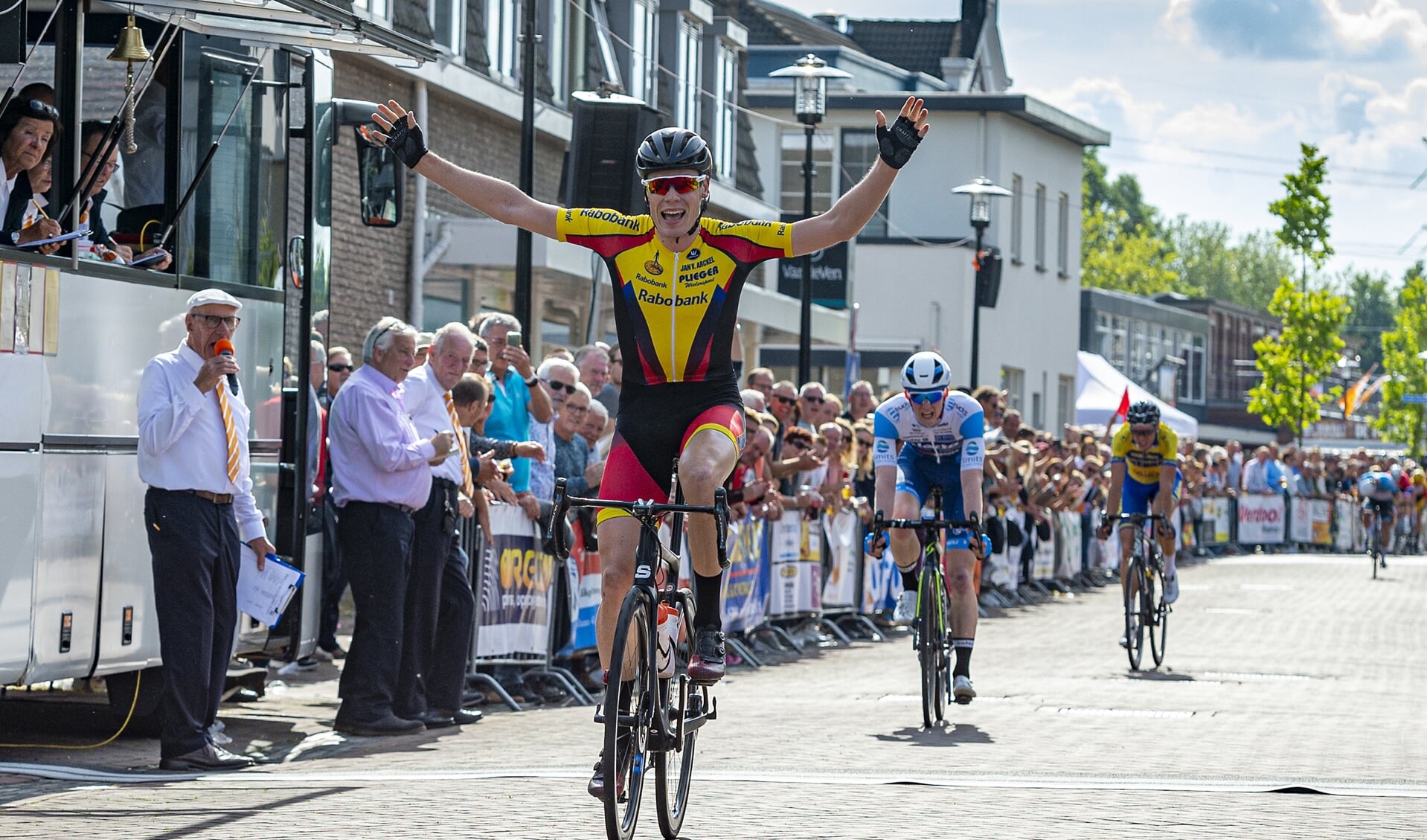 • Remco Schouten won eerder dit jaar ook de Ronde van Lekkerkerk.
