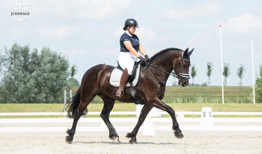 • Marlouk Schreuders in actie met Xanne van Plexat.